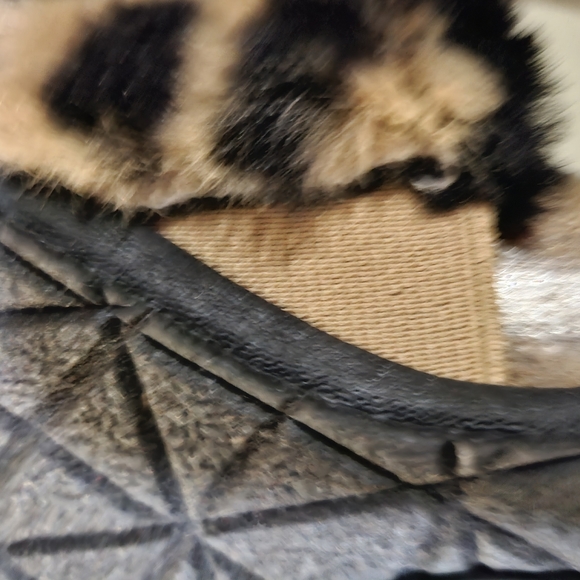 Slippers - Picture 2 of 7